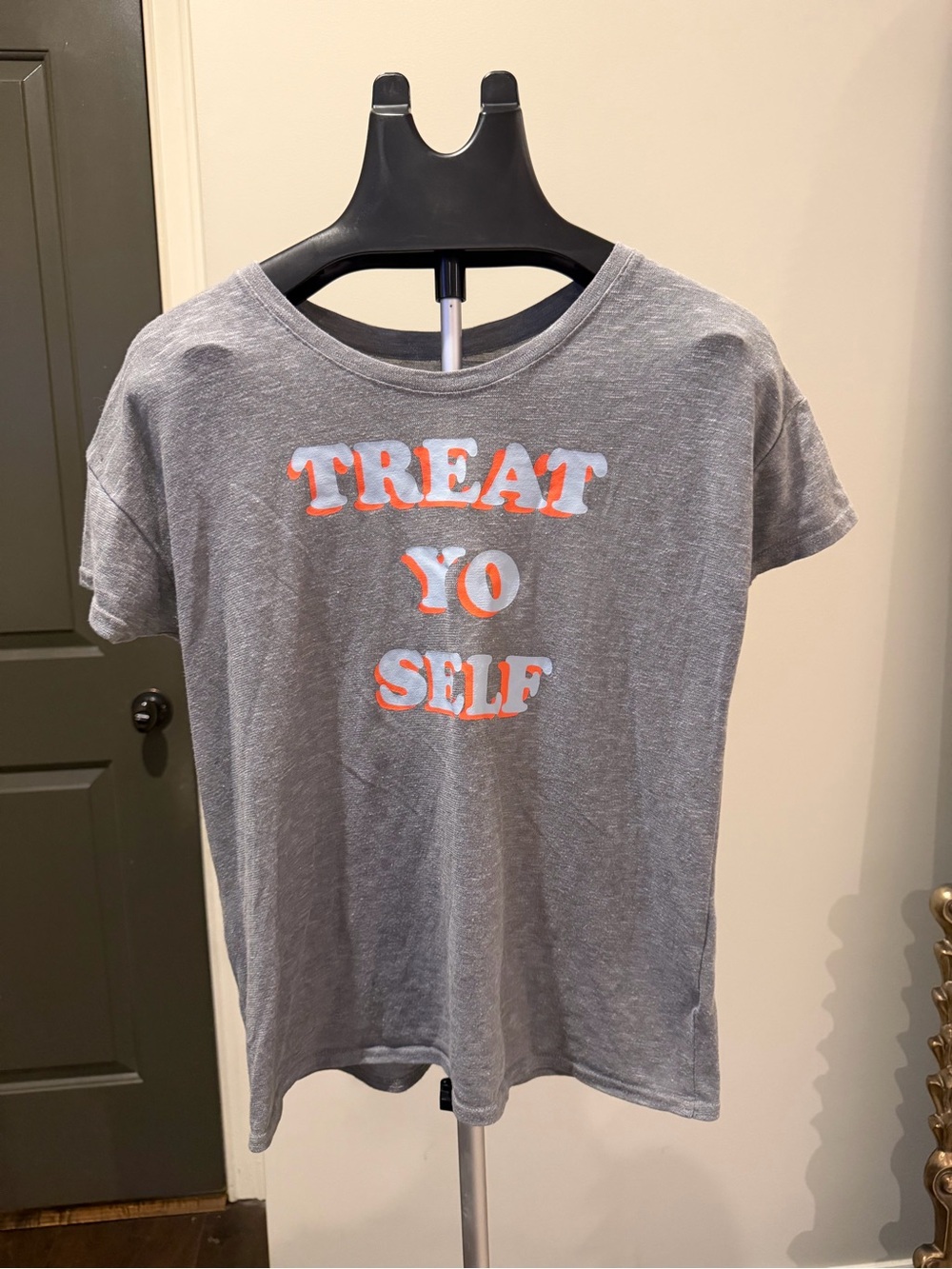 Xhilaration Gray Short-Sleeve Tee with Orange-Accented Graphic